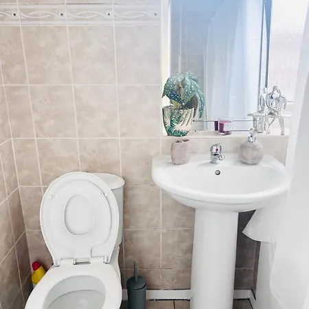 Semesterbostad Cosy House Trafford *