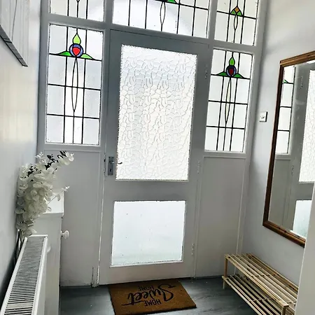 Semesterbostad Cosy House Trafford