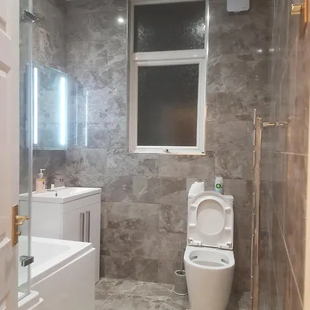 ホームステイ A Quiet & Comfortable 4 Bedroom House