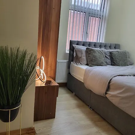 In 6 Minutes Drive To Victoria Station