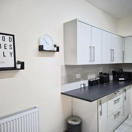 In 6 Minutes Drive To Victoria Station *