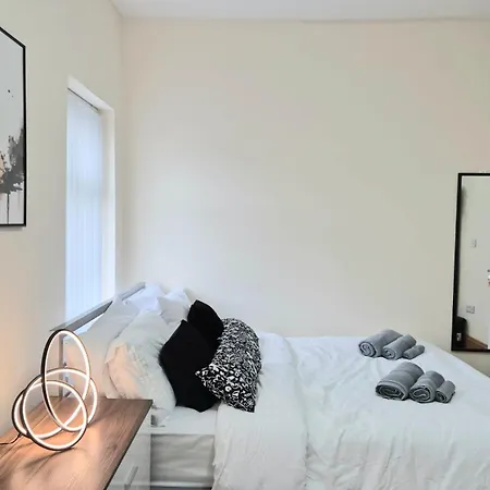 In 6 Minutes Drive To Victoria Station *