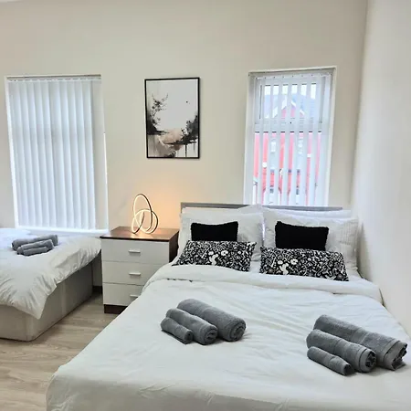 In 6 Minutes Drive To Victoria Station Manchester