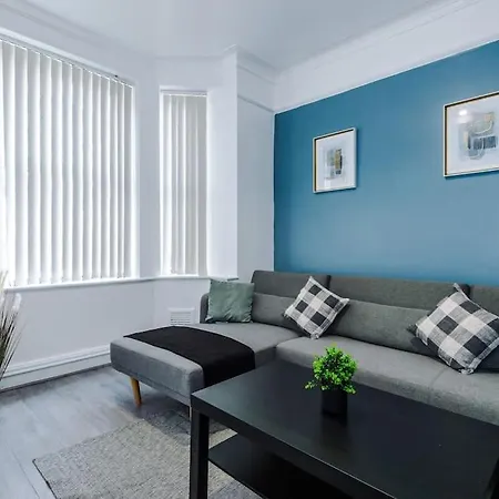 Hotel Spacious 4 Bed Sleeps 10 In Mcr Manchester