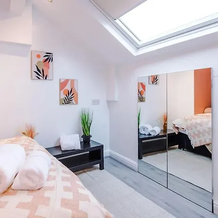 Hotel Spacious 4 Bed Sleeps 10 In Mcr