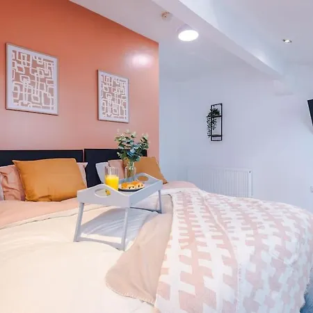 Hotel Spacious 4 Bed Sleeps 10 In Mcr *