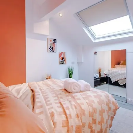 Spacious 4 Bed Sleeps 10 In Mcr