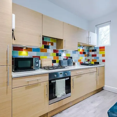 Spacious 4 Bed Sleeps 10 In Mcr