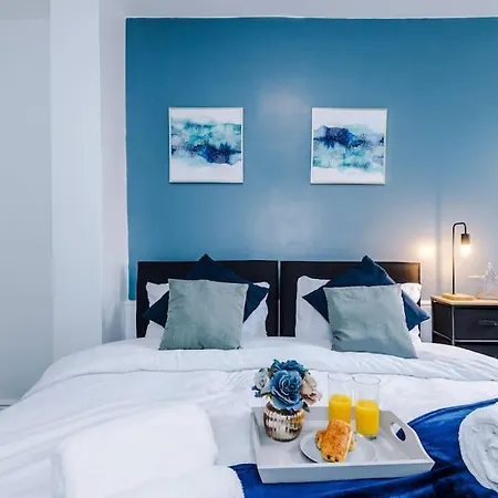 Spacious 4 Bed Sleeps 10 In Mcr Hotel *