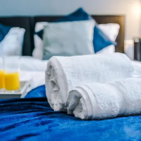 Hotel Spacious 4 Bed Sleeps 10 In Mcr *
