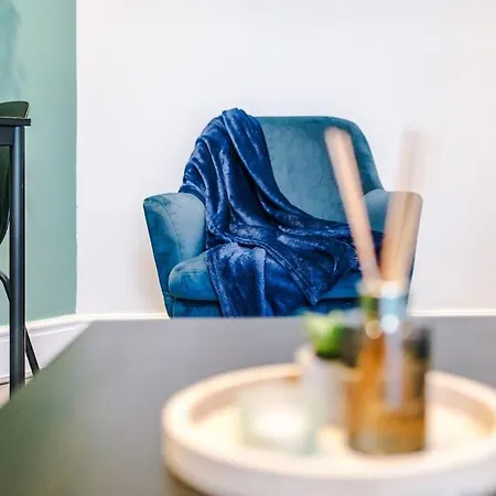 Spacious 4 Bed Sleeps 10 In Mcr * Manchester
