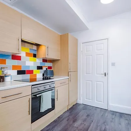 Hotel Spacious 4 Bed Sleeps 10 In Mcr Manchester