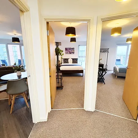 2 Bed Sportcity Opposite Etihad Stadium & Coop Live *