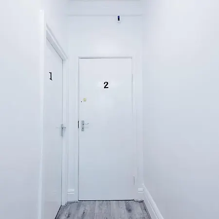 1 Bed Flat With Parking Apartment