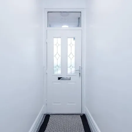 1 Bed Flat With Parking Manchester
