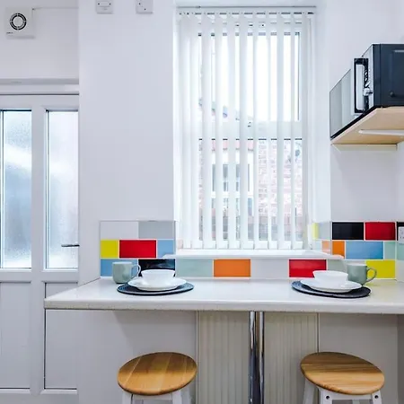Apartment 1 Bed Flat With Parking *