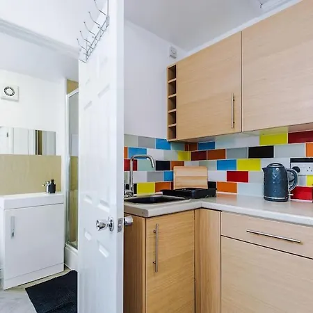 1 Bed Flat With Parking Apartment Manchester