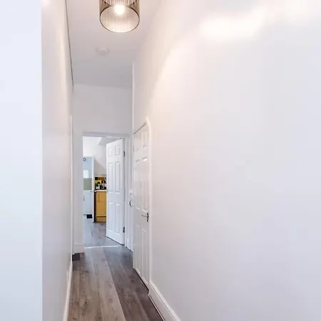 1 Bed Flat With Parking Manchester