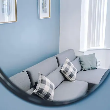 1 Bed Flat With Parking * Manchester