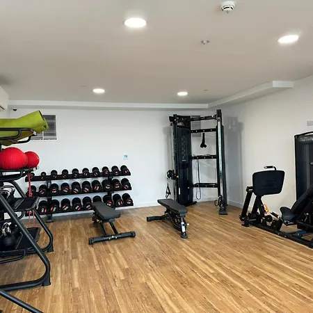 New Penthouse Height Flat, View Balcony, Free Gym & Minimalistic Apartment Manchester