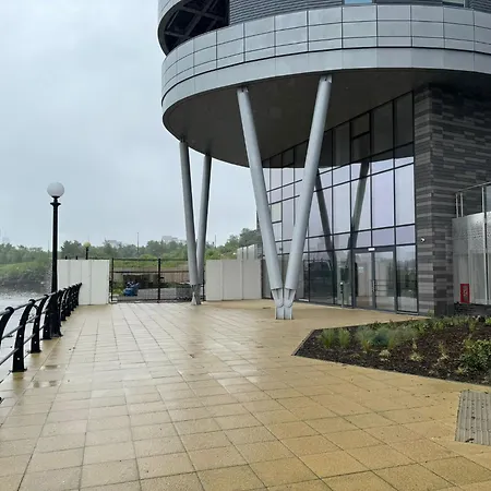 Daire Penthouse Height Flat, View Balcony, Quiet, Free Wifi, Gym & Minimalistic