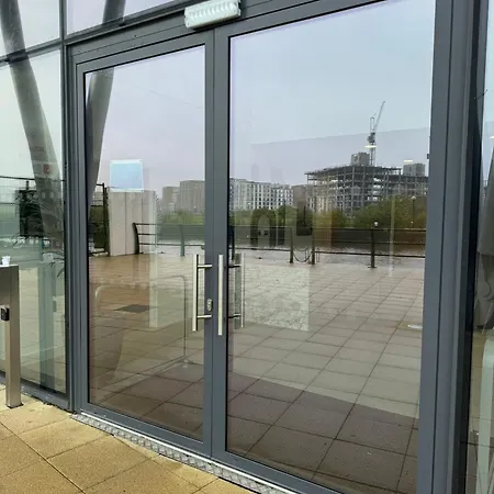 Apartment New Penthouse Height Flat, View Balcony, Free Gym & Minimalistic Manchester