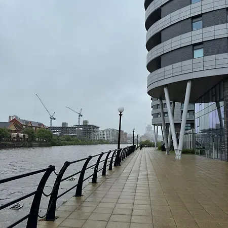 Appartement Penthouse Height Flat, View Balcony, Quiet, Free Wifi, Gym & Minimalistic