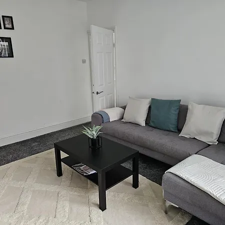 Lejlighed Luxury 4 Bedroom House In *