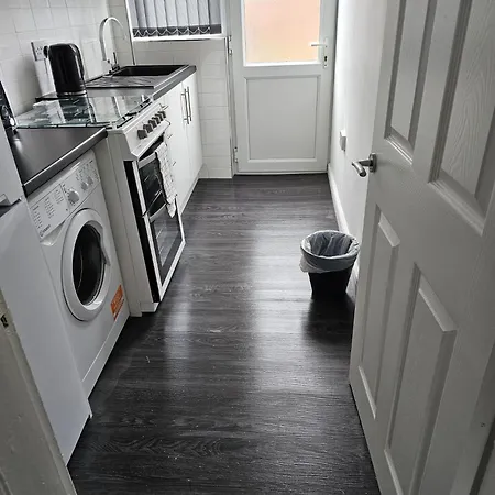 Lejlighed Luxury 4 Bedroom House In