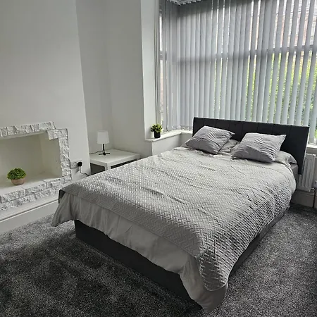 Luxury 4 Bedroom House In Manchester