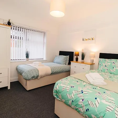 Apartment Spacious 2-bed Retreat Free Parking *