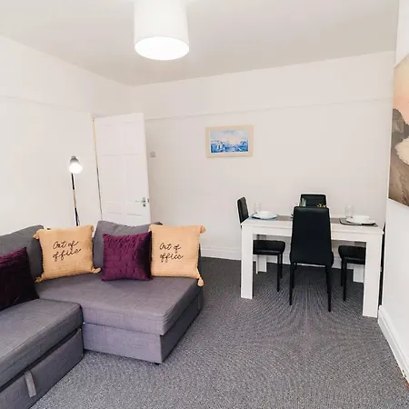 Apartment Spacious 2-bed Retreat Free Parking