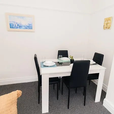 Apartment Spacious 2-bed Retreat Free Parking Manchester