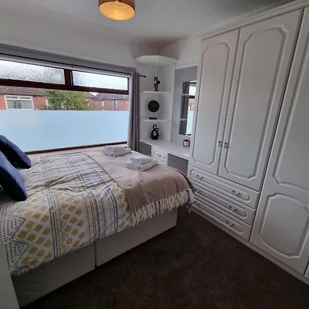 Fully Equipped 3-bedroom House With Free Parking