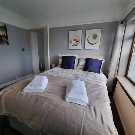 Fully Equipped 3-bedroom House With Free Parking בית נופש *