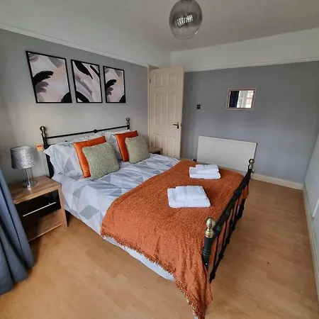 Fully Equipped 3-bedroom House With Free Parking * מנצ'סטר