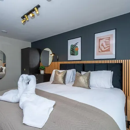 2 Bedroom At Valore Services Short Lets & Serviced With Secure Parking Apartment Manchester
