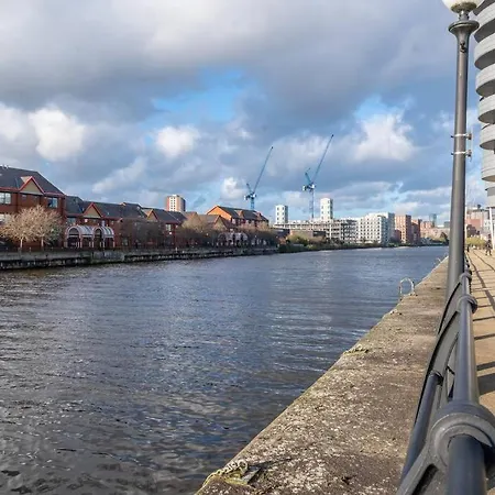 2 Bedroom At Valore Services Short Lets & Serviced With Secure Parking Manchester