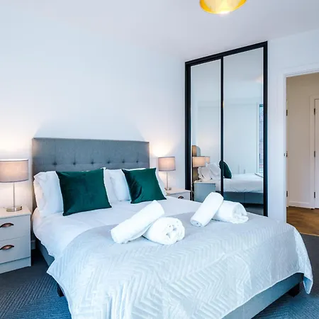 Hilltop Serviced - Ancoats Apartment *