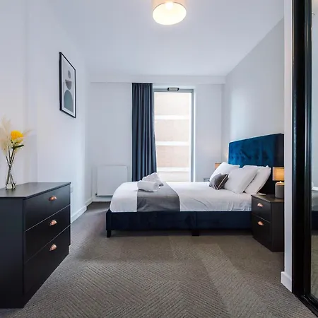 Hilltop Serviced - Ancoats Apartment