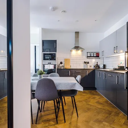 Hilltop Serviced - Ancoats Apartment
