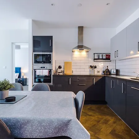 Hilltop Serviced - Ancoats Apartment