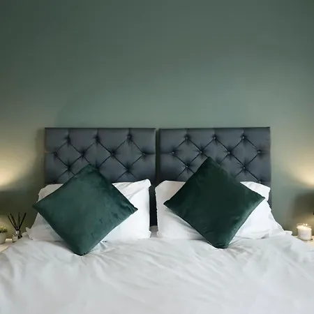 アパート Stunning Two Bedroom In Denton By Eason Stays, Ideal For Weekend Getaways & Business Travellers - With Free Parking! *