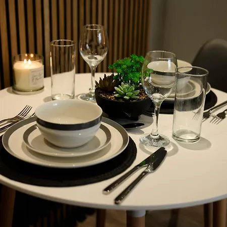 Stunning Two Bedroom In Denton By Eason Stays, Ideal For Weekend Getaways & Business Travellers - With Free Parking! アパート *