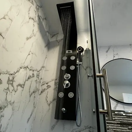 Apartment Luxury Spacious Modern Near Centre