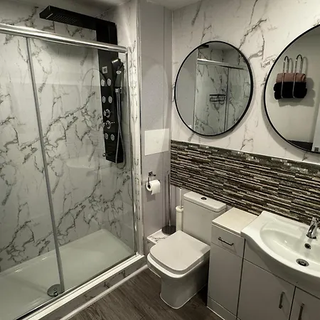 Apartment Luxury Spacious Modern Near Centre