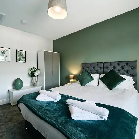 アパート Stunning Two Bedroom In Denton By Eason Stays, Ideal For Weekend Getaways & Business Travellers - With Free Parking! マンチェスター