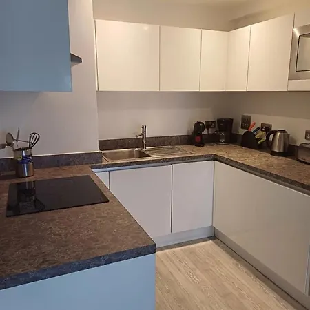 Spacious 2 Bed Duplex Salford M5