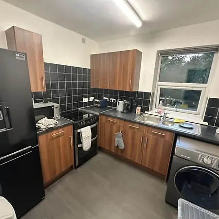 Charming1bed In Serene Historic Area Close To Town Manchester