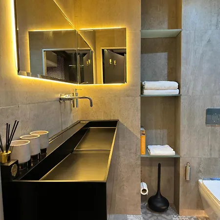 Luxury - Centre